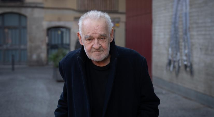 Krasznahorkai László feketére változtatta közösségi oldalát, így búcsúzik barátjától