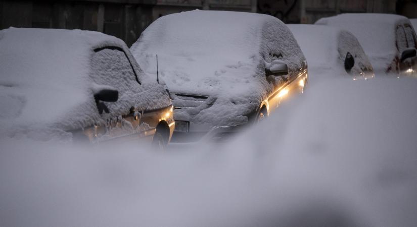 Akár 25 centiméteres hó is hullhat szerda estig az ország déli részén