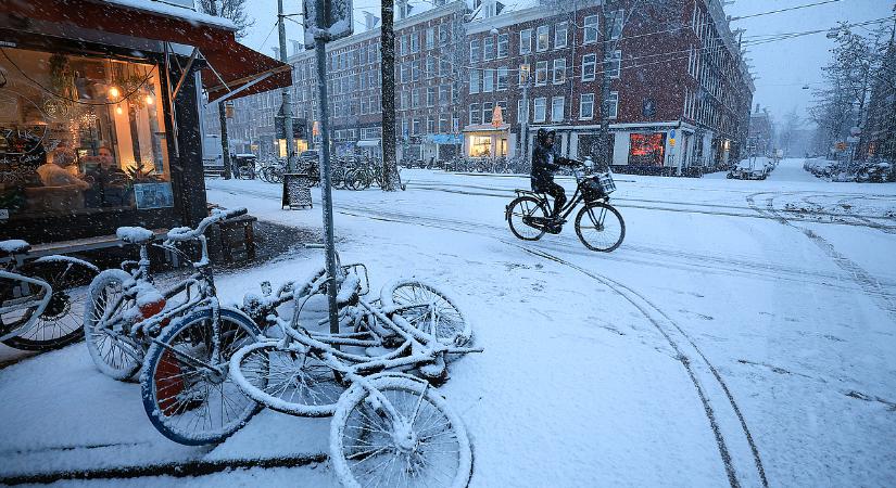 Betett a hó a hollandoknál is: járatok százait törli az amszterdami reptér