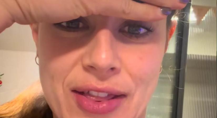 Lamináltatta a szemöldökét Emi - de azonnal megbánta