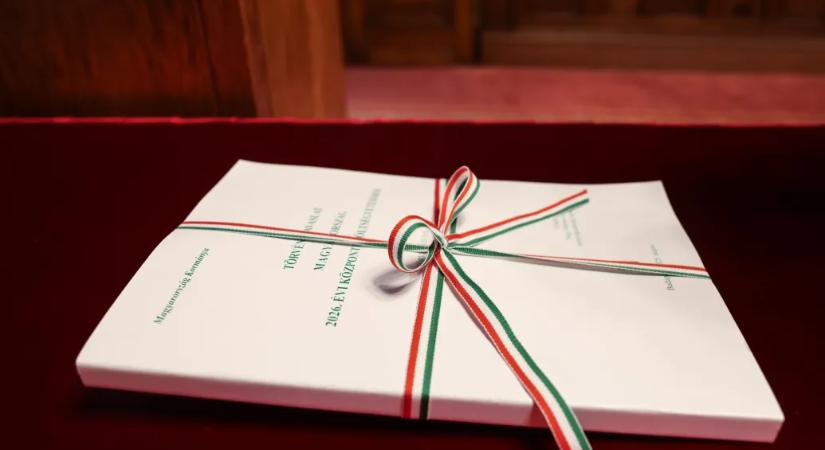 Szokatlan spórolással fordult rá a kormány a választás előtti osztogatásra