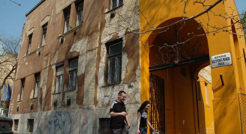 Üzletek, irodák, lakások épülnek az egykori központi menza helyén - neked milyen emlékeid vannak onnan?