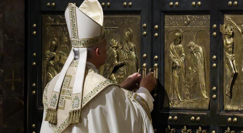 A pápa a szent kapu bezárásával lezárta a jubileumi évet a Szent Péter-bazilikában