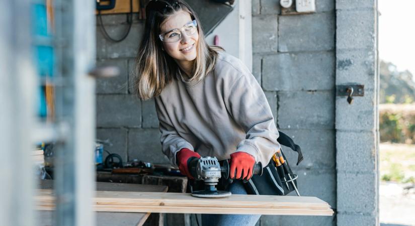 „Az asszony barkácsol a garázsban, én pedig főzök” – Férfiak történetei, amikor a feleség a ház ura