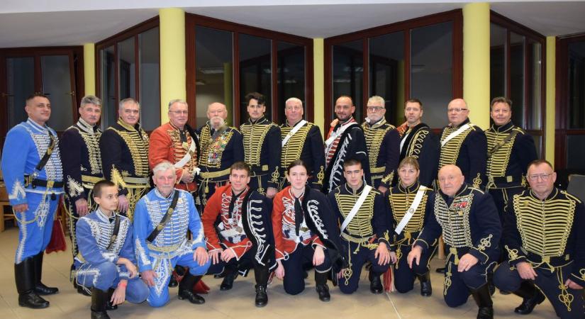 Negyedszázadnyi dicsőség: így ünnepelt a somogyi huszárok 25 éves csapata