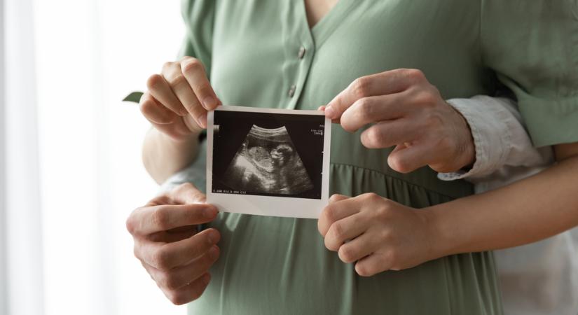 Egyre későbbre tolódik a gyermekvállalás az Európai Unióban