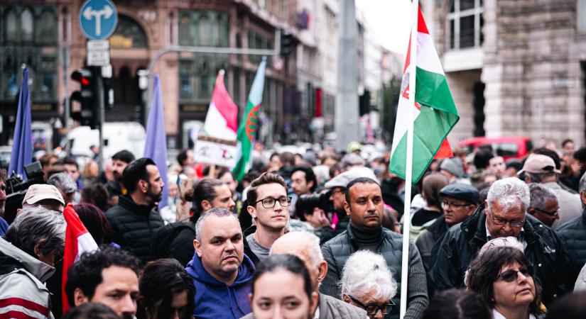 Nemcsak a hó, tüntetés is akadályozhatja a forgalmat kedden Budapesten