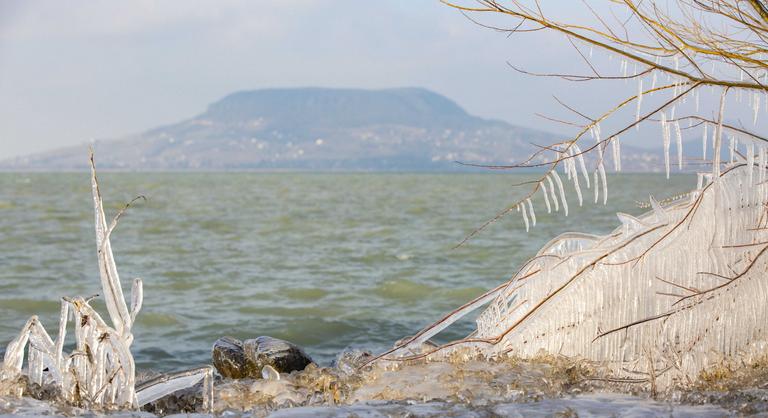 Menne már a Balatonra korcsolyázni? Így áll a tó a befagyással