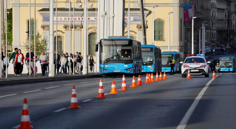 Kedd délután tüntetés miatt korlátozzák a forgalmat az Erzsébet hídon