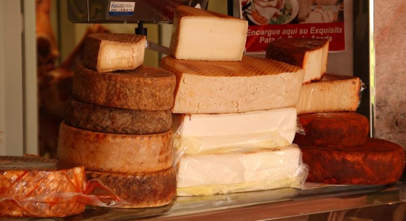 Prés alatt a tejpiac: alacsony árak, hullámzó kereslet nyomorgatja az ágazatot