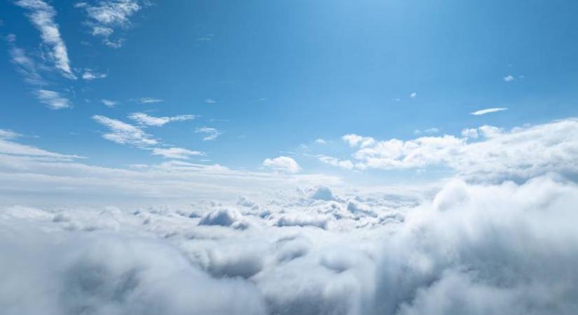 Ezt látja a pilóta, amikor felszáll a gép: lélegzetelállító videót mutatunk