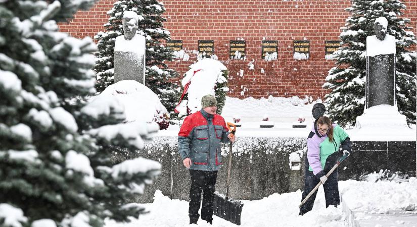 Azonnali riasztást adtak ki 2 vármegyére, további kilenc sárgában, méteres hófúvás érkezik országszerte
