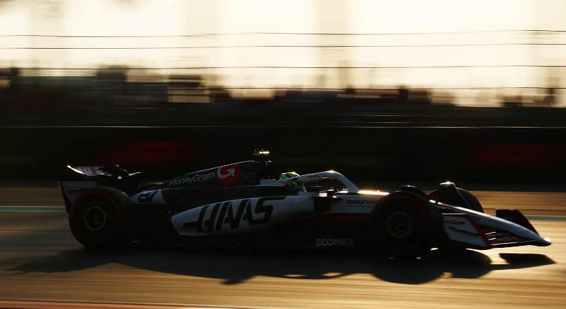 Előrébb hoztak egy Forma-1-es bemutatót