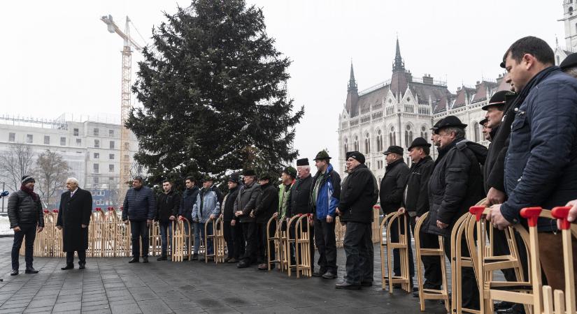 Megrohamozta a boltokat a szánkóra ácsingózó lakosság, pillanatok alatt elkapkodták az összeset
