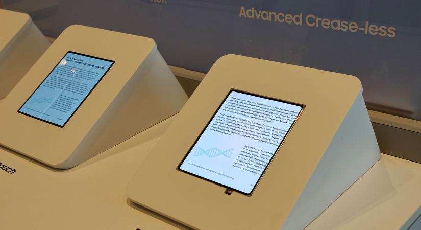 Samsung-kijelző az iPhone Foldhoz? Gyűrődésmentes kijelzőt villantott a Samsung