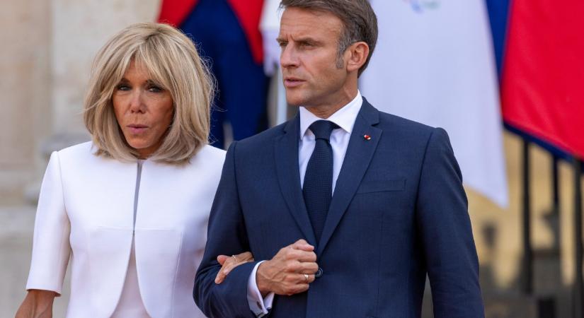 Több hónapig terjedő börtönbüntetésre ítéltek tíz embert, miután férfinak nevezték Emmanuel Macron feleségét