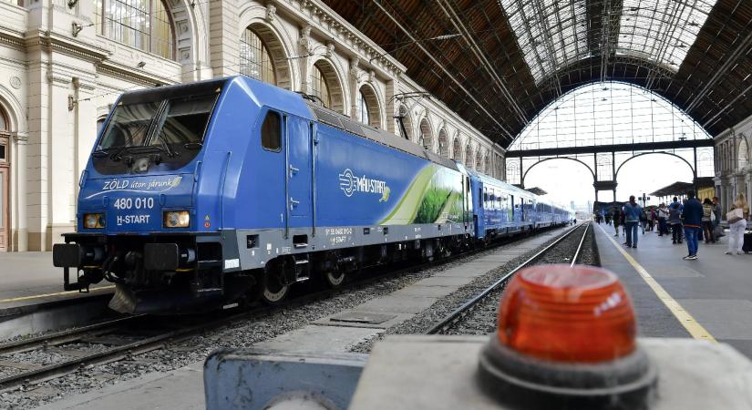 Nincs lépcső a Budapest-Belgrád vonalra szerzett kínai vonatokon, ezért akadálymentesítenek a Keletiben