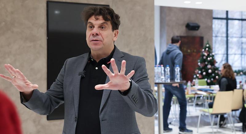 Vígjáték a sötétben – Érkezik a Black Comedy a Thália Színházba