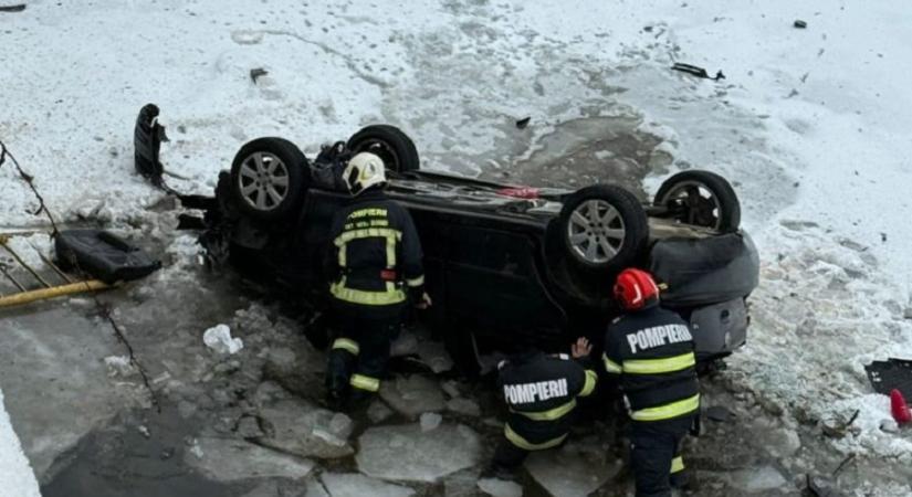 Súlyos baleset: Édesanya és öt gyermeke zuhant az autóval a folyó jeges vizébe