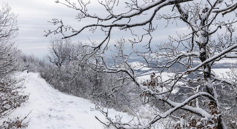Nem csillapodik a havazás – erős széllel és mínuszokkal várhatjuk a szerdát