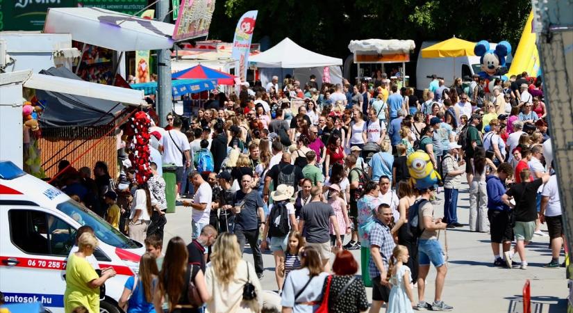 Felfüggesztettet kapott a vurstlis vállalkozó, akinek a játéka összepréselte egy ötéves kisfiú ujjait a dunakeszi majálison