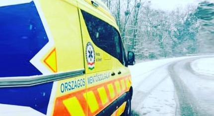 Rekordterhelés a mentőknél: közel ötezer hóhelyzetes riasztás egy nap alatt