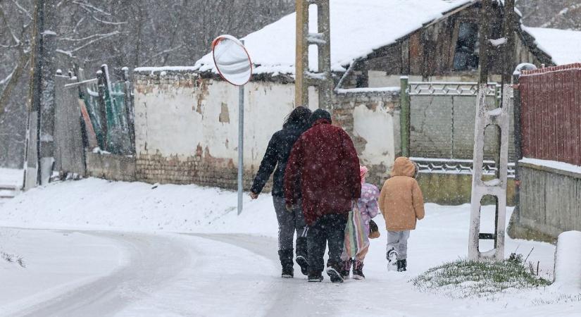 Elkezdődött! Akár 20 centiméter friss hó is hullhat Tolnában (képgalériákkal)