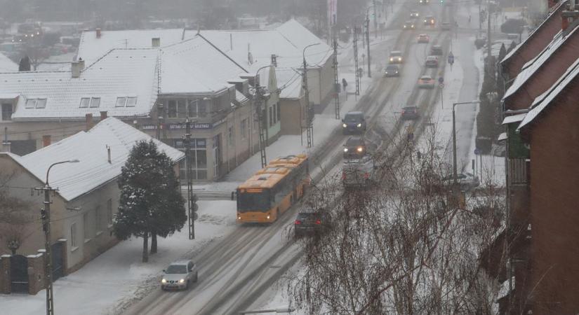 Az erős széllökés hófúvást hozhat a nyakunkba – Citromsárga riasztás van érvényben Zalában!