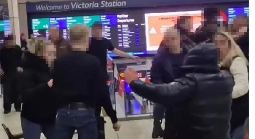 Tömegverekedés a pályaudvaron: rendőrök lepték el a helyszínt