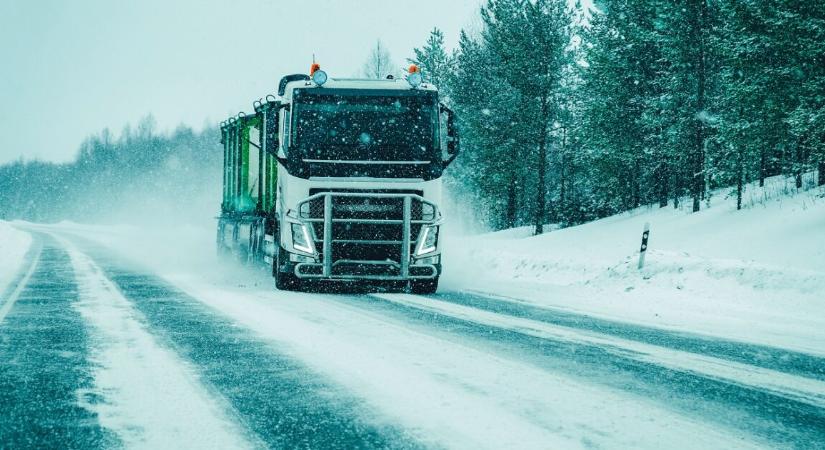 Tragédia is történt a hatalmas havazásban – súlyos figyelmeztetést adtak ki
