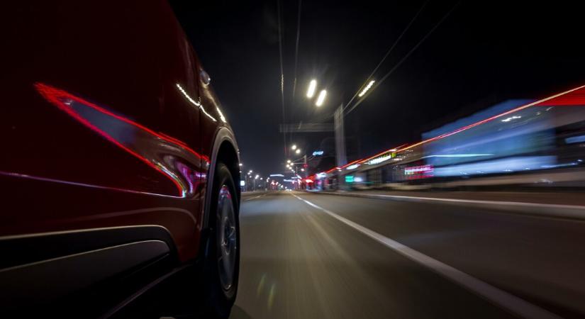 160 km/órával rohant bele a családba egy autós az autópályán – egy 15 éves lány is meghalt