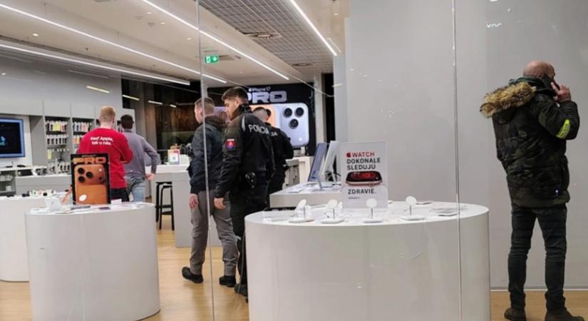 Betörtek egy pozsonyi elektronikai üzletbe – a rablók mindent vittek, amit láttak