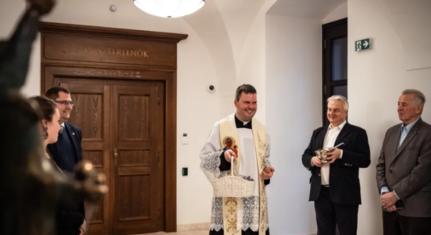 Orbán Viktor járhatta ki Trumpnál a szigorú szerbellenes szankció enyhítését