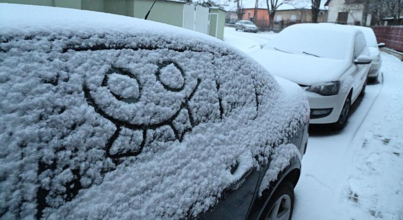 Megváltoztatják a parkolási rendet, ezt tapasztalják majd az autósok