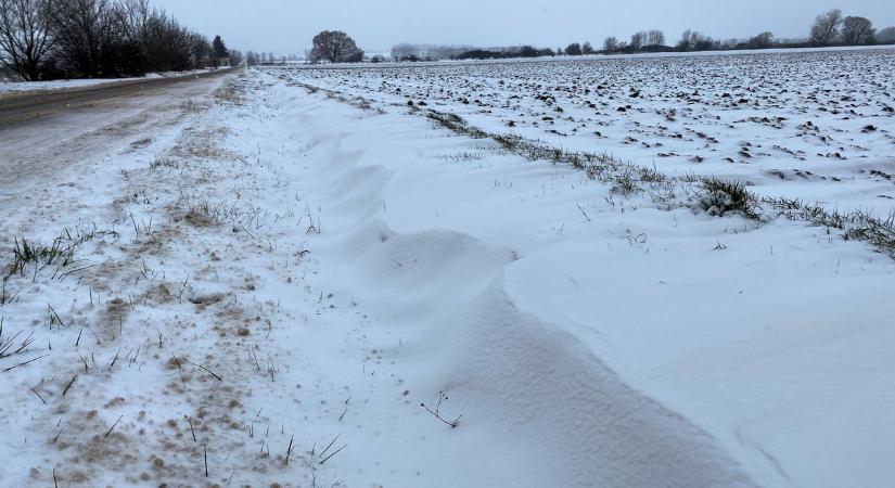 Figyeljen, aki most útra kel: szakadó hóesés bénítja Zalát (galéria, videó)