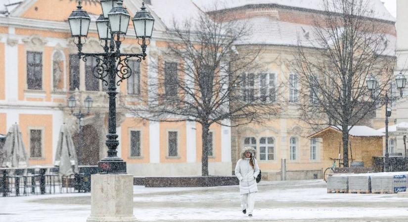 Közleményt adott ki a Belügyminisztérium a hóhelyzet miatt: rendkívüli oktatási szünetet rendelhetnek el az iskolák igazgatói – ezek a feltételei