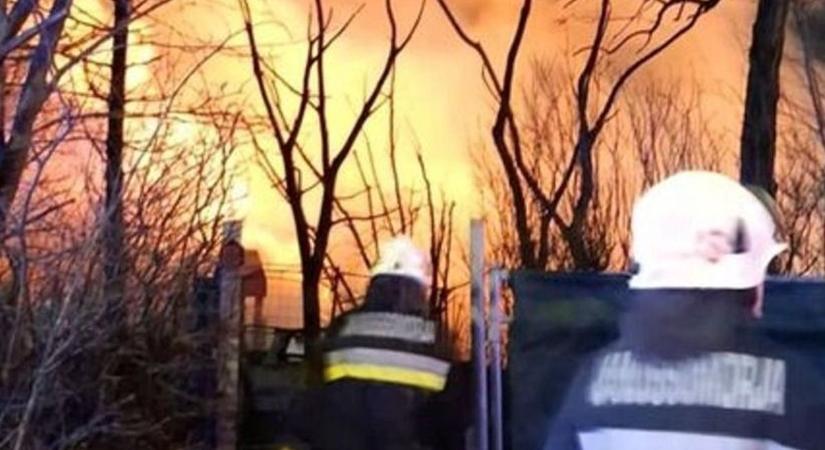 Kigyulladt egy lakóház Pápadereskén