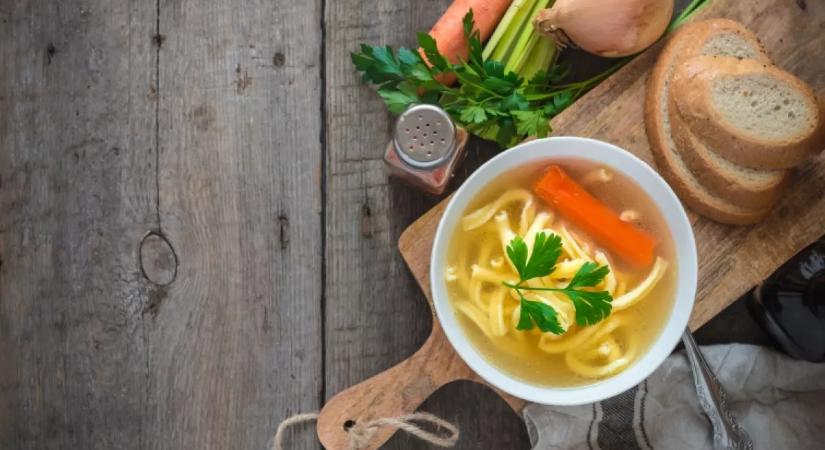 Ezek a híres séfek legjobb trükkjei az elsózott levesre