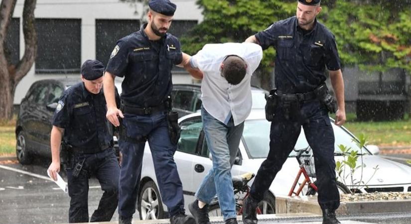 Brutális gyilkosság: fejszével ölte meg szüleit a 29 éves férfi – vádat emeltek ellene