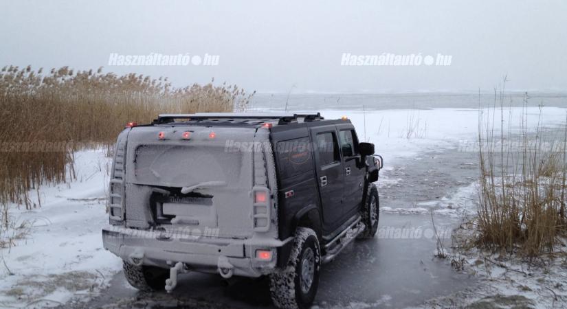 Több mint 14 millióért eladó a Balatonba beszakadt Hummer