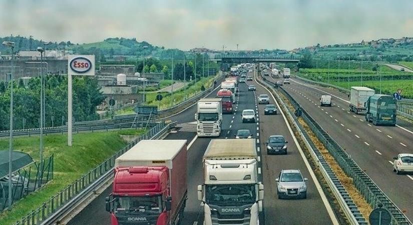 Megkezdődtek a tárgyalások a tiltakozó fuvarozókkal