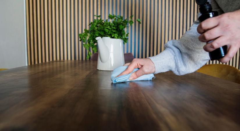 Így polírozd fényesre a fabútorokat drága vegyszerek nélkül