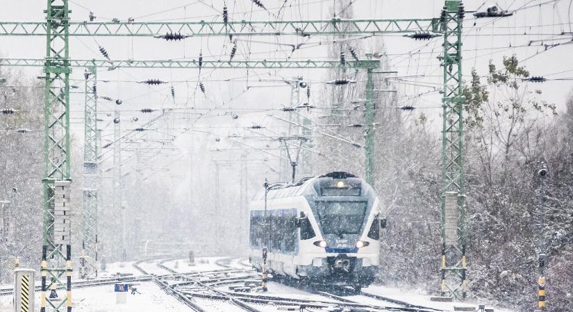 Mindenki készüljön! Meteorológia: egyre erősödik a havazás intenzitása, újabb 10-20 centiméter hó hullhat éjszaka