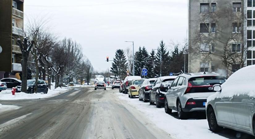 Itt a következő csapadékzóna: hófúvásra, hóakadályokra figyelmeztet Vasban a Magyar Közút
