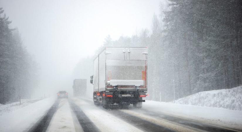 Újabb vármegyében súlyosbodott a havazás- kiadták a következő riasztást