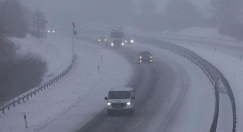 Ez már nem játék: akár 20 centi hó is hullhat az elkövetkezendő napban – narancs riasztás lépett életbe
