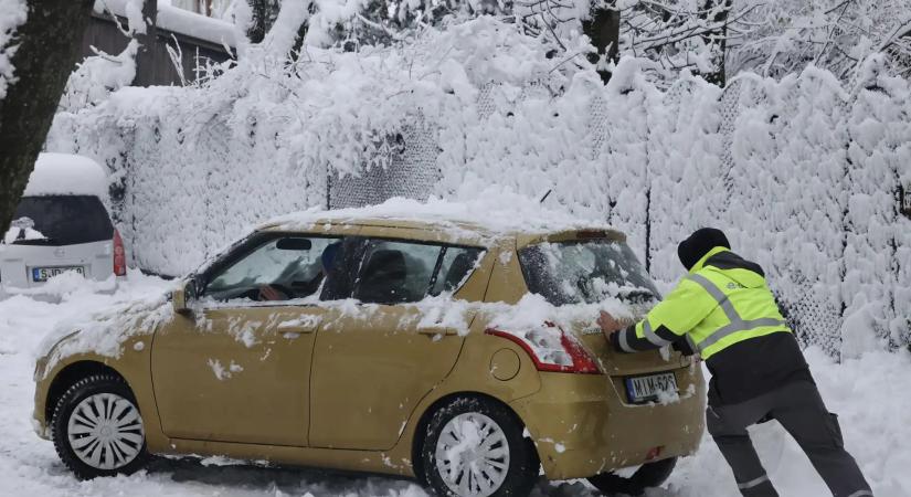Narancs riasztást adtak ki hófúvás miatt: Veszprémben durvulhat a helyzet