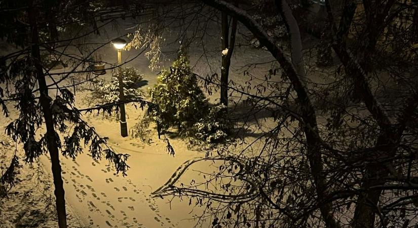 Megérkezett az igazi tél, Szegedet is vastag hó borította be