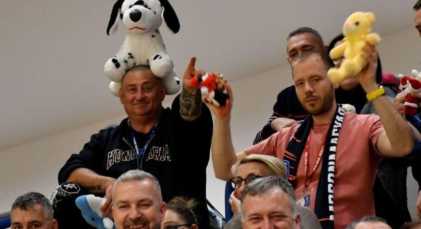 Plüssök repülnek a szerdai MKC meccsen