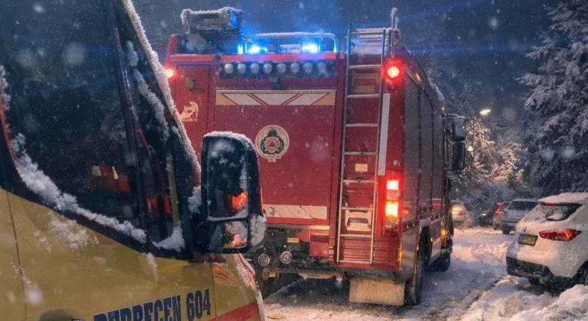 Vigyázzon, balesetek ezreit hozta az intenzív havazás